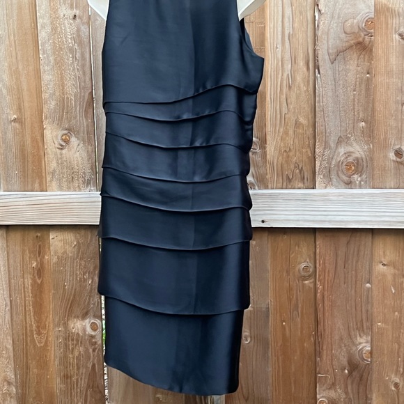 ⭐️ Bogo ⭐️🦋 Michael Kors Sz 6 black tiered sheath dress - Picture 4 of 15